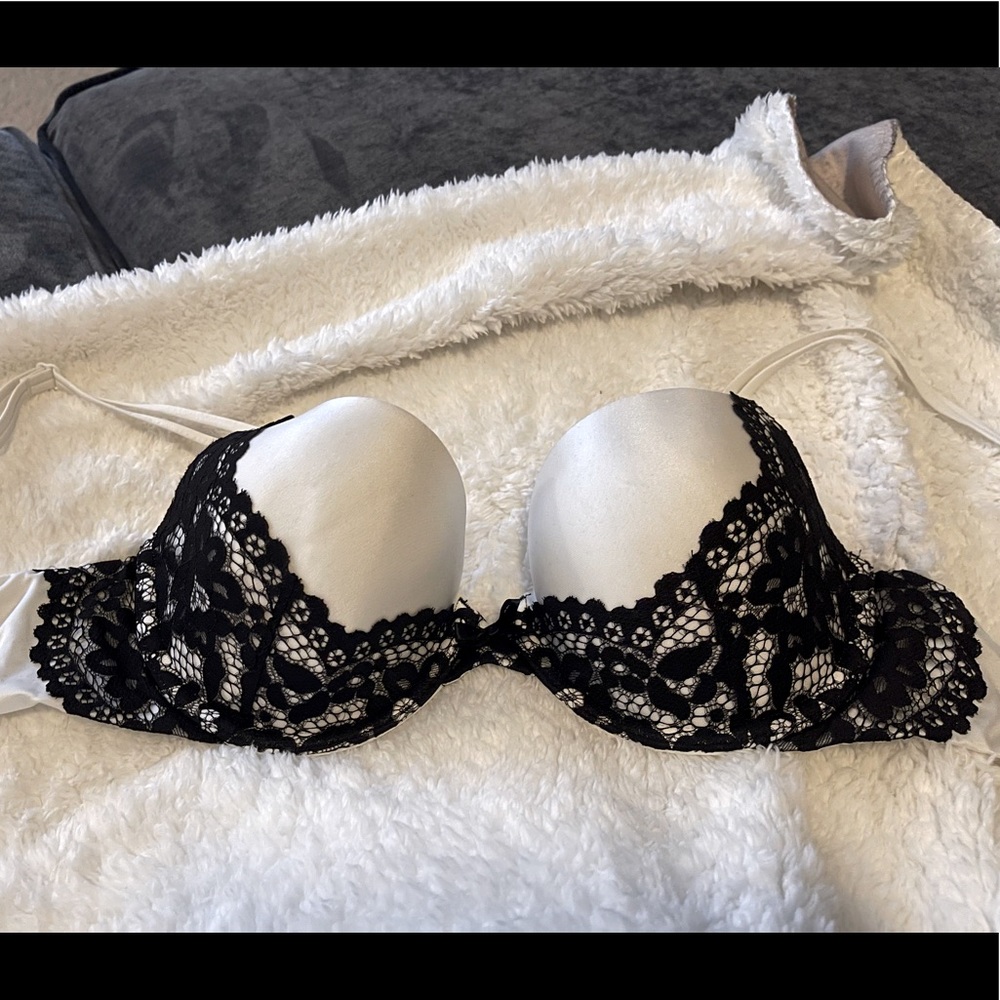 Victoria Secrets 
Lined Demi Bra